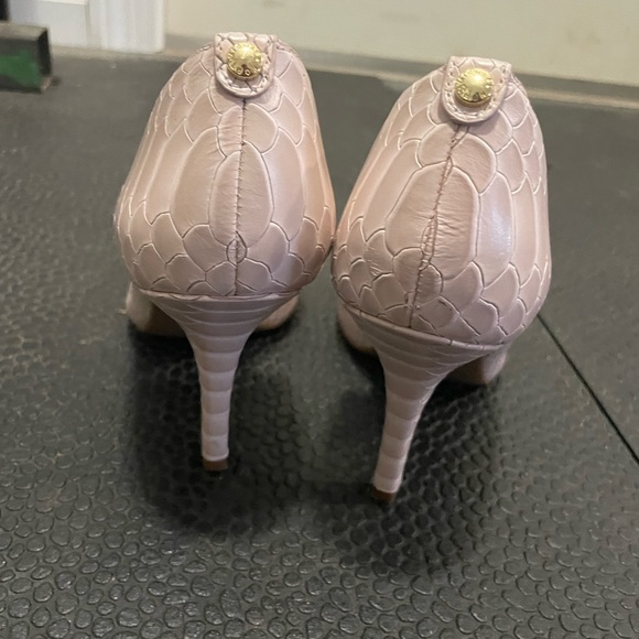 Michael Kors size 9.5 heels, only worn twice, taupe color - Picture 5 of 5